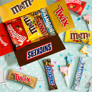 Bulk Mixed Chocolate Gift Box, containing M&M's Peanut Chocolate Candies, Snickers, Twix, Maltesers, Bounty, 1.4 kg。