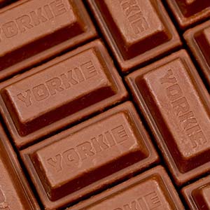 Yorkie Milk Chocolate Bar Multipack, 24 x 46g, 24 - bar Pack (1 Pack), 3 - bar Pack of 46g。